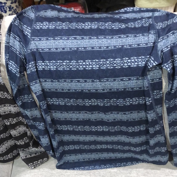 Patagonia - 2 Women’s XS Base layer soft tops for amazing comfort in all sports! - Picture 9 of 10